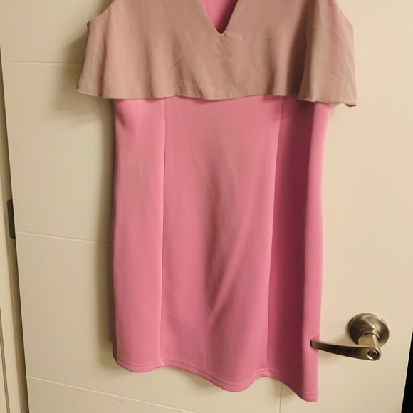 Dress sleeveless and mini. - Picture 2 of 5